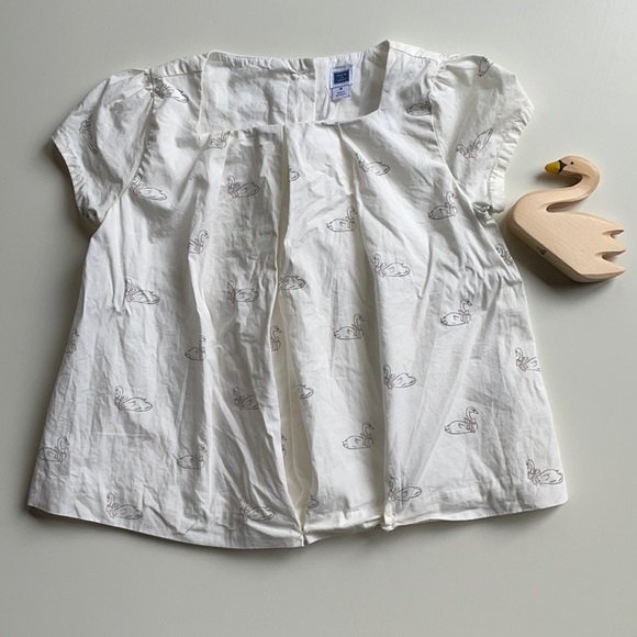 Janie And Jack | White Short Sleeve Swan Blouse | 4 - Picture 1 of 13